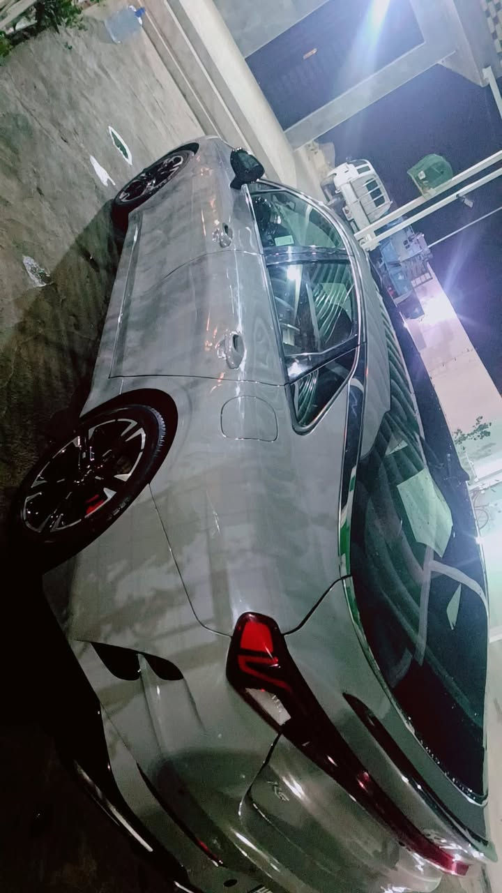سلام عليكم كي فايف مديل 22 سياره فول واحد ع واحد السياره بيهه كصه جنطه سياره حلوه تبريد ثلج سياره جاهزه من كولشي سعر 115 وبيهه مجال قليل مكان كوفه موبايل ***********
