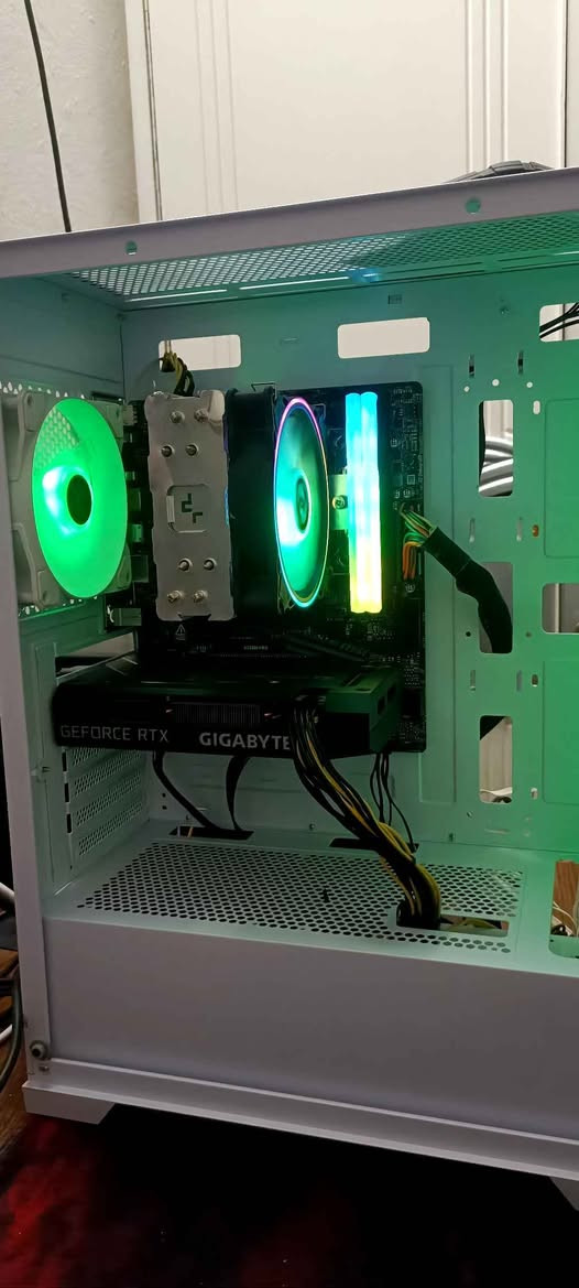 R5 3600x+fan rgb
Mb.msi A520m pro
Rtx gigabyte 3060 12gb
Ram klevv 2x8 16gb 3200hz rgb
M.2 crocal 500gb
Power supply segotop 750w
Case xigmatek 4 fan rgb ابيض 
سعر ٨٧٥ نضافه القطع الكل ١٠٠٪ 
ملاحظه المذر بورد جديد والهارد جديد الباقي مستعمل شرط الفحص وضمان يومين للفحص مكاني بغداد ومتوفر توصيل
*********** بغداد, العراق
