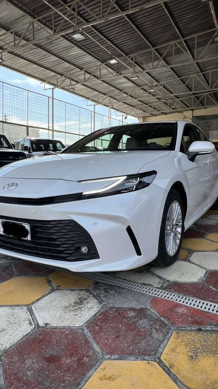 تويوتا كامري  2025  LE بانزين فقط
ام الضمان SAS
السياره مكفوله كفاله عامه ماشيه 3000 بعدهة داخل الضمان رقم وهزه جديده سنويه باسمي تحويل ثاني يوم 

مواصفات :
فتحه سقف 
رادار 
اوتو هولد 
سايد بريك كهربائي 
تحكمات ستيرن 
تبريد قطعتين 
تحكمات التبريد بيانو 
شاحن لاسلكي 

مواصفات LE المعروفه 

ممتواجد على الفيس 
للتواصل :  ***********
