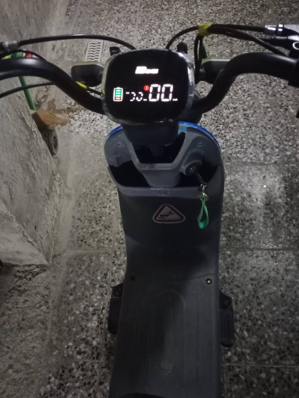 سلام عليكم دراجه شحن للبيع حجم 14بيهه عطل واحد بس ويل السعر 90وبيهه مجال المكان  بغداد شعب الرقم ***********
