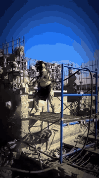 مكتب القمة مقاولات عامة
لتأجير الكمبريسرات

تكسير الركائز الطرق وحفربلبرينة

أعمال لساندبلاص العصف الرملي

بأداره علي ***********

(بغداد باب الشيخ مقابل الحضرة القادرية)
