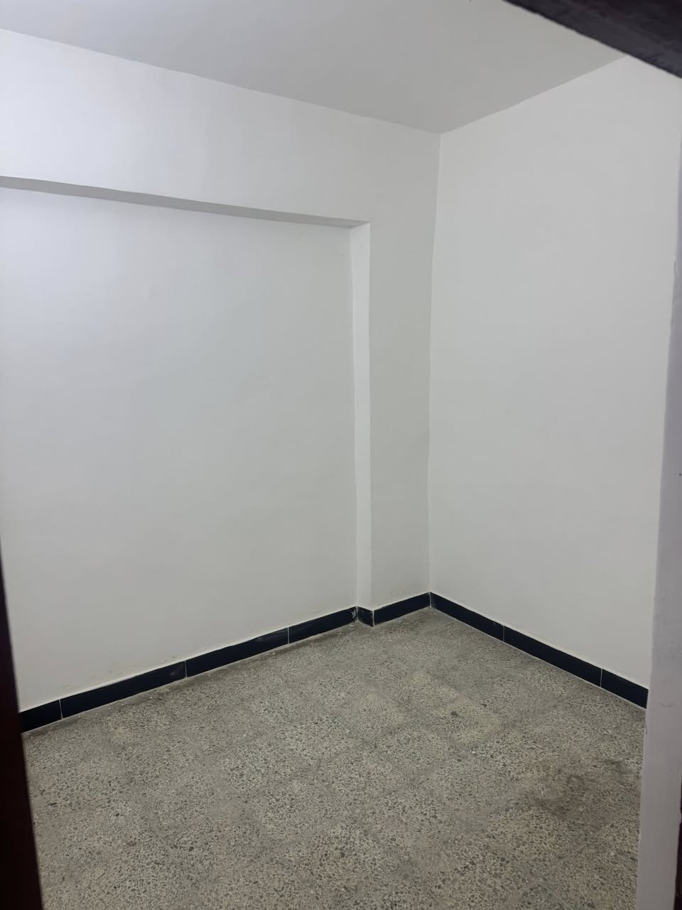 شقه للايجار جديد الشعب مقابل سوك
المدينه

غرفتين وصاله وخدمات 

طابق اول العماره عباره عن ٣ شقق 

معروضه بمكتب الكناني ***********

السعر ٤٠٠ قفل
