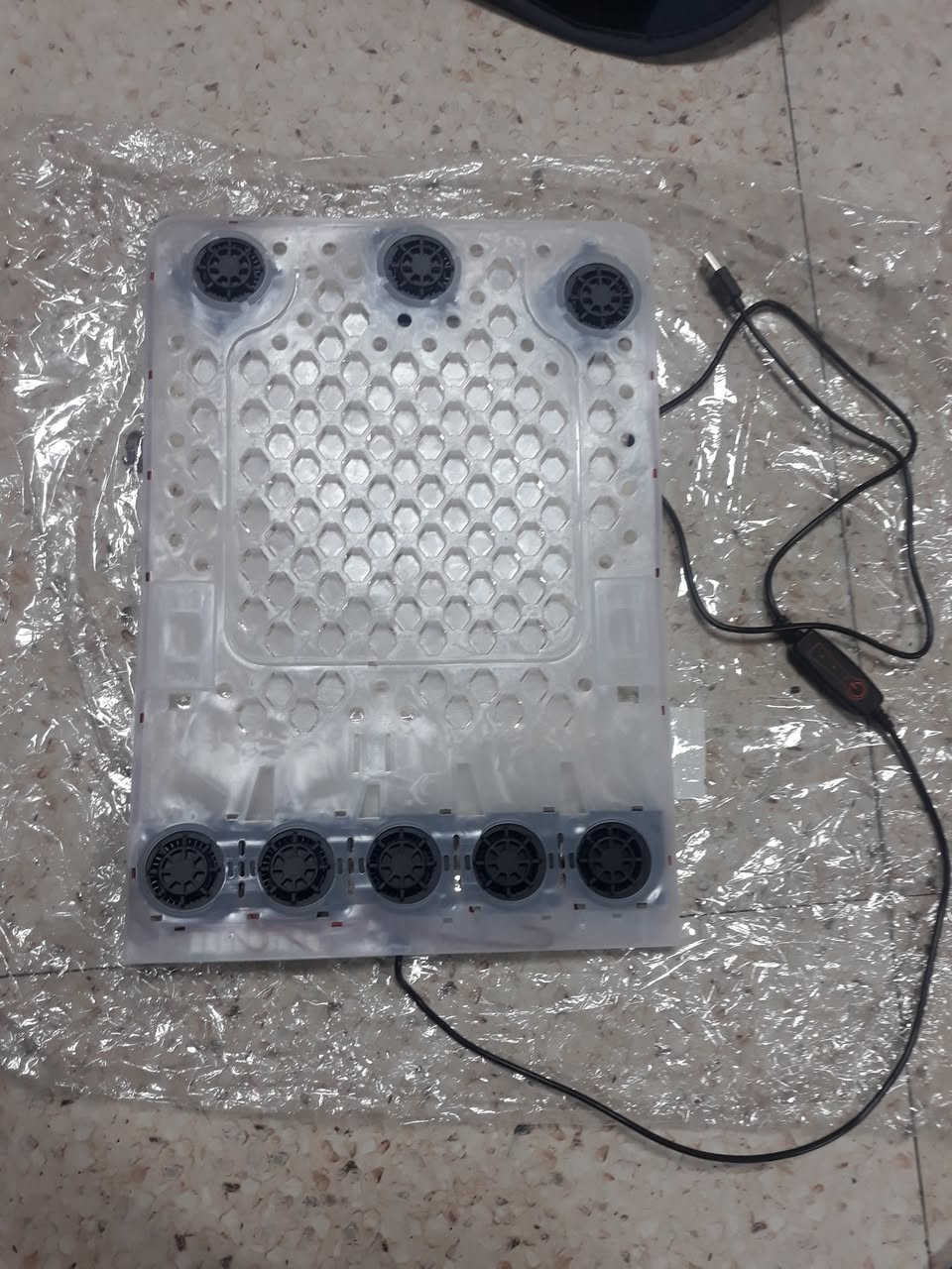 الى ذوي الاعتياجات الخاصه
 والى كبار السن
 والى كل سائق سياره
 وفر لكم
 مكتب نور السجاد
 مقعد طبي
 يحتوي على ثمان مراوح هوائيه
 تساعد في وصول الهواء الى المقعد بكل سهوله
 وتسهم في تهويه المنطقه
ويخفض حرارتها
 يعمل على شاحنه الموبايل 
للطلب والاستفسار راسلنا على
 الرقم
*********** واتساب
