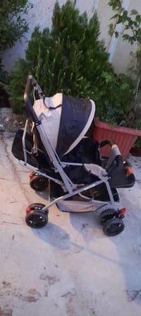 تخت هزاز وعربانة اطفال سعرهم 55 تلفون 07737115097