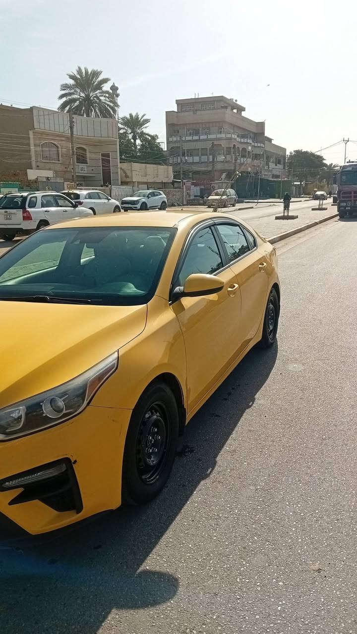 السلام عليكم فورتي ١٩للبيع سيارة بدون حادث السيارة غراق بدون نسبه تخم تاير جديد دوشمه عام جديد السعر ١٢٥ ***********
