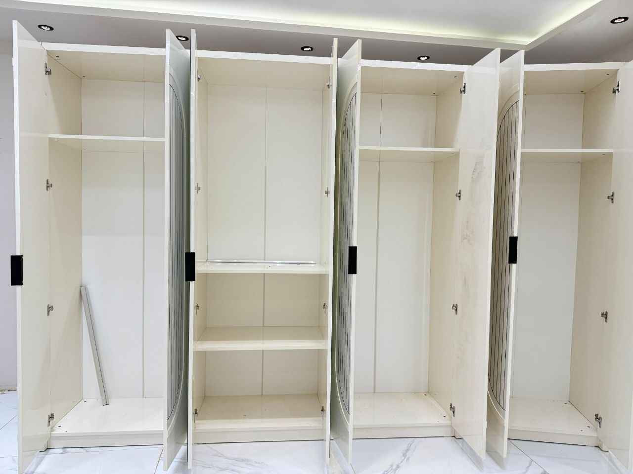 #*موديل    جودي   
الجديد*
❇️ 7قطع          كنتور وملحق 
❇️ قياس الكنتور مع الملحق 320 
❇️برغي وجوي حديد
❇️ سرير مخزن 
❇️ ميز تواليت ضخم 
❇️ إناره بالكومديات 
❇️ معمل دافنس بغداد, العراق


**إذا كنت صاحب هذا الإعلان وتريد حذفه لأي سبب، رجاءا أرسل رسالة إلى الدعم الفني**