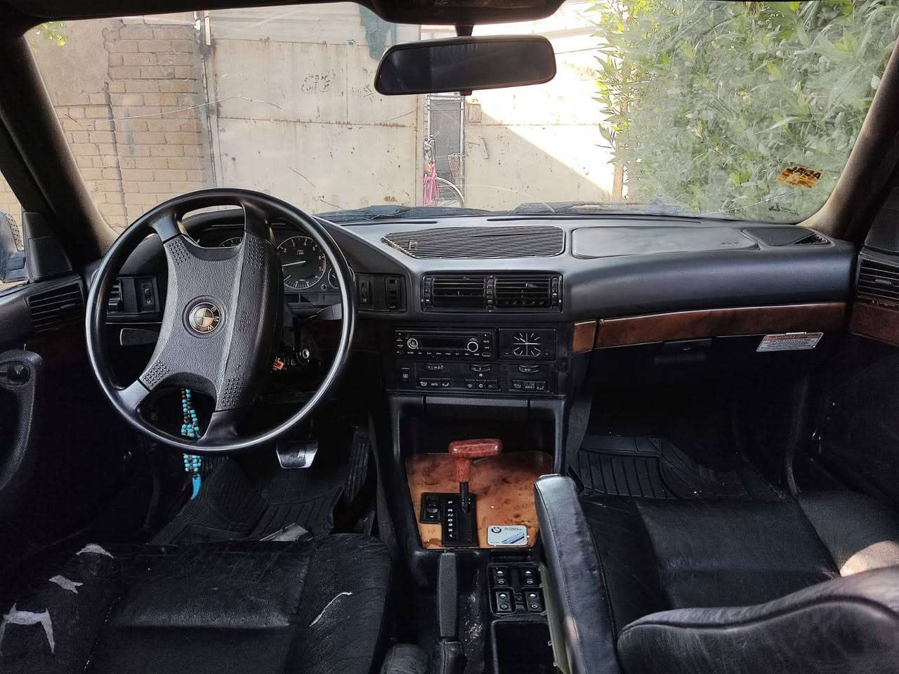 للبيع ***  للبيع مستعجل سيارة BMW 535  بلاد السعر 55 ورقة و بيها مجال و شرط التحويل للاستفسار الرقم *********** متواجد يوم الجمعة و السبت مكان بغداد السيارة 6 سلندر مكينة 3.5
