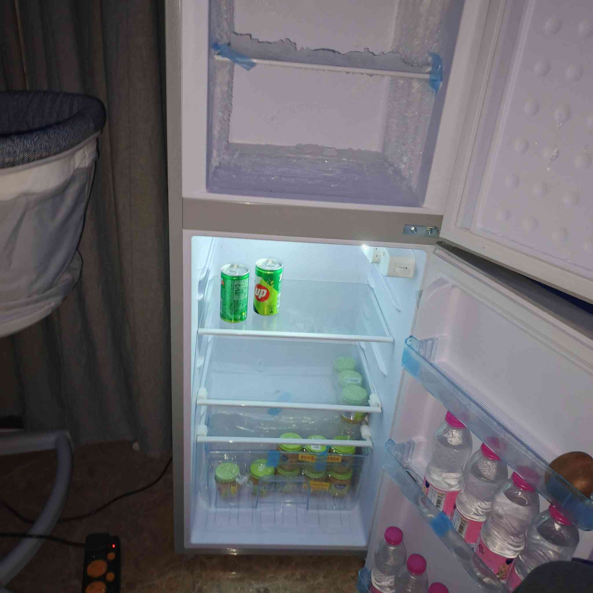 ثلاجه جديده  اريده150$ ***********
