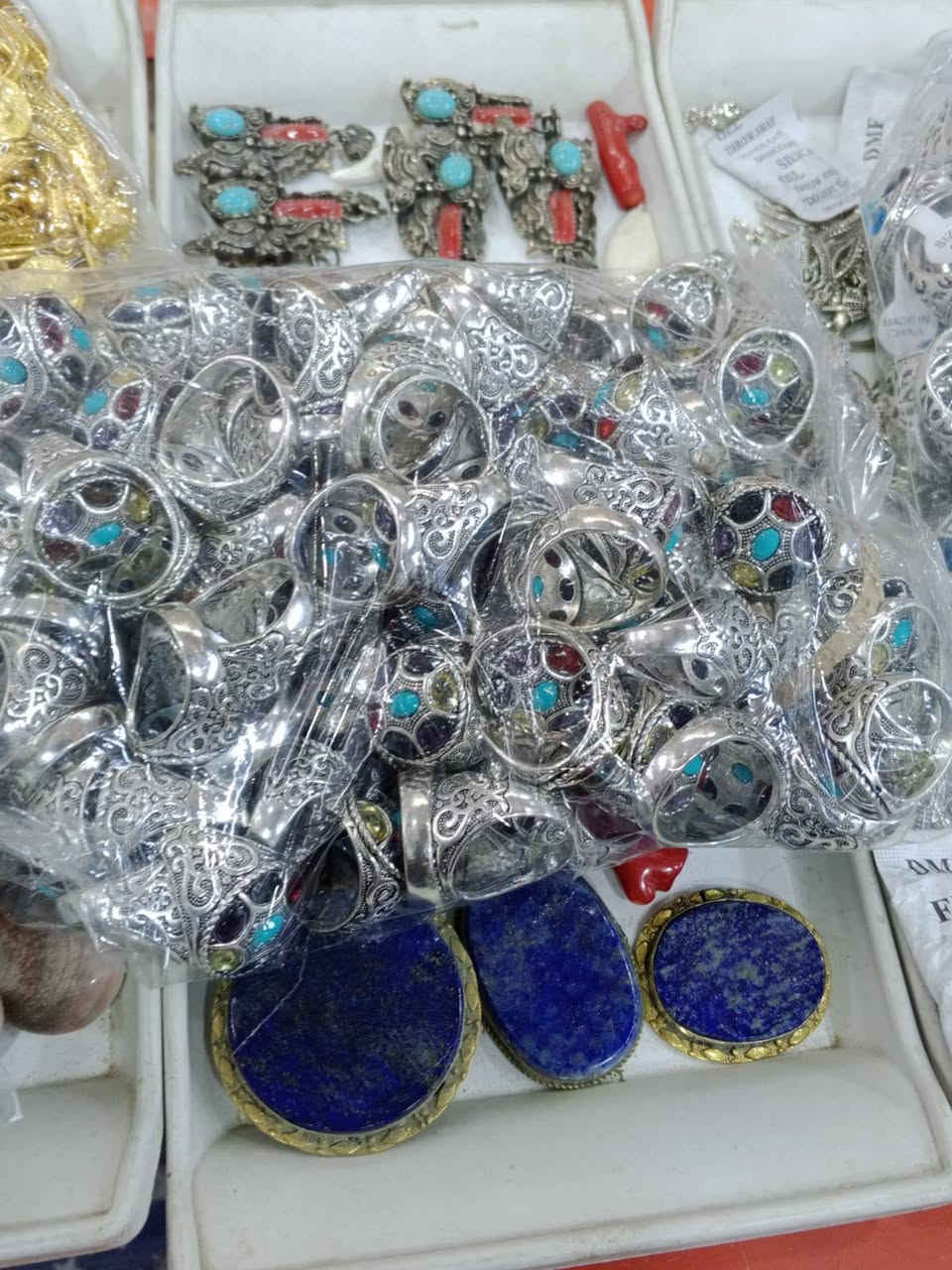 محابس انتمون ٧ شذرات ثابت الطلاء سعره المحبس ١٠٠٠ دينار جمله فقط لصحاب البيجات لناس على باب الله الفحص أمام المندوب يوجد توصيل لجميع المحافظات رقم الحجز الواتساب ***********
