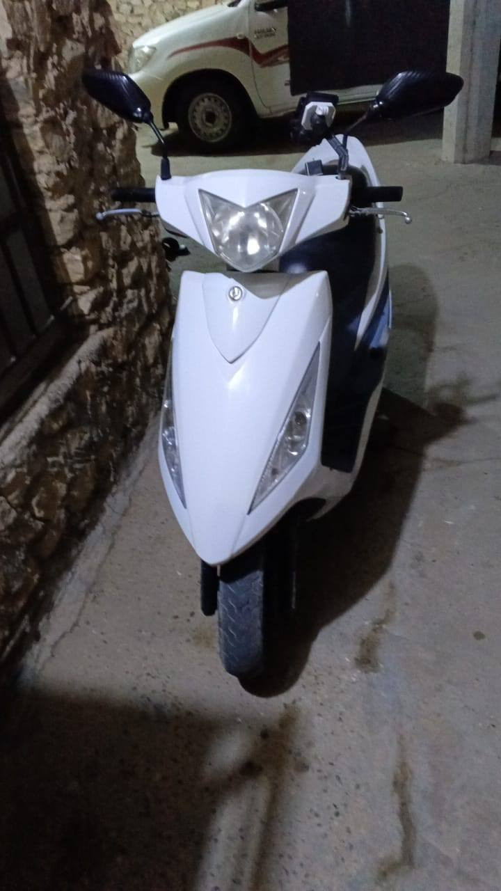 السلام عليكم ورحمه الله وبركاته.
موطور سايم رص جيتي 

نضيف بمعنى الكلمه 

محركه نضيف صوت ناعم 

لايتات اشاير كامل 

تايرات نضيفات .

السعر .. 650 وبي مجال. 

ملاحظه/ موو مسجل بدون اوراااق .

المكان الرمادي التأميم 

للاتصال/ ***********
