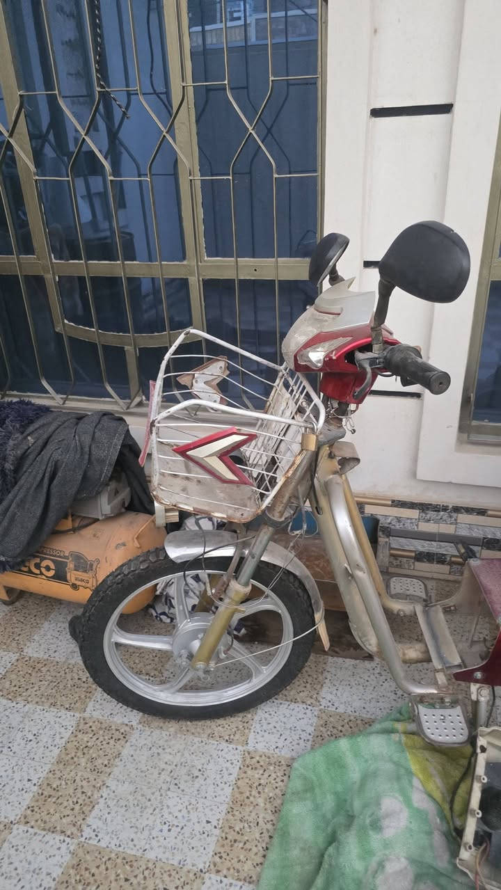 للبيع ١٥٠ بدون شاحنة
بطاريات واكفات 
***********
