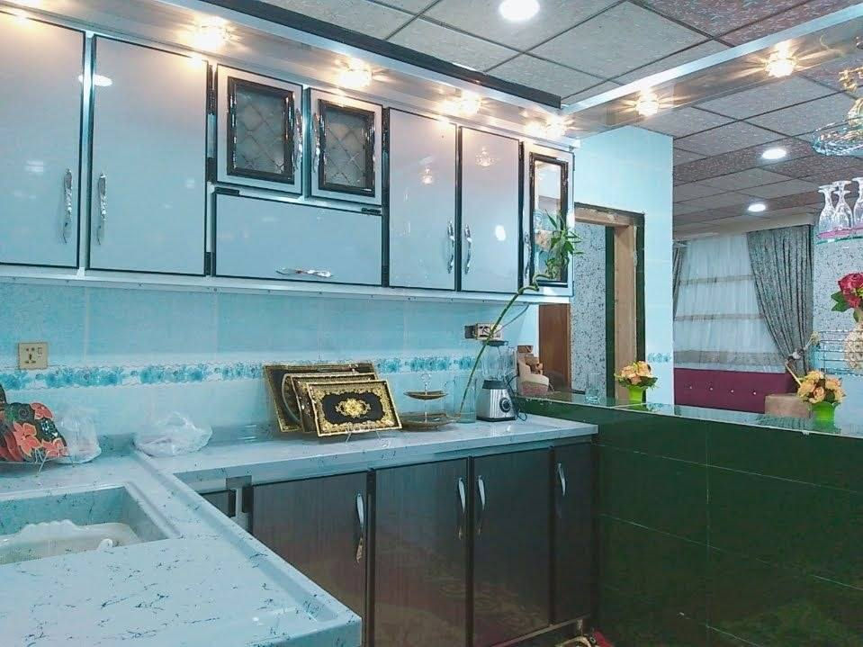 سلام عليكم بيت للبيع
المكان البراكية شارع المطار القديم مجاور باب الخروج القديمة 

المساحة 140متر طابق ونص خريطة نظام تركي سقوف ثانوية صبة الاساس رفت الصطح مسقوف كامل حمامات خارجية وداخلية السعر الستفسار اتصل عله هاثة الرقم *********** متواجد واتساب
