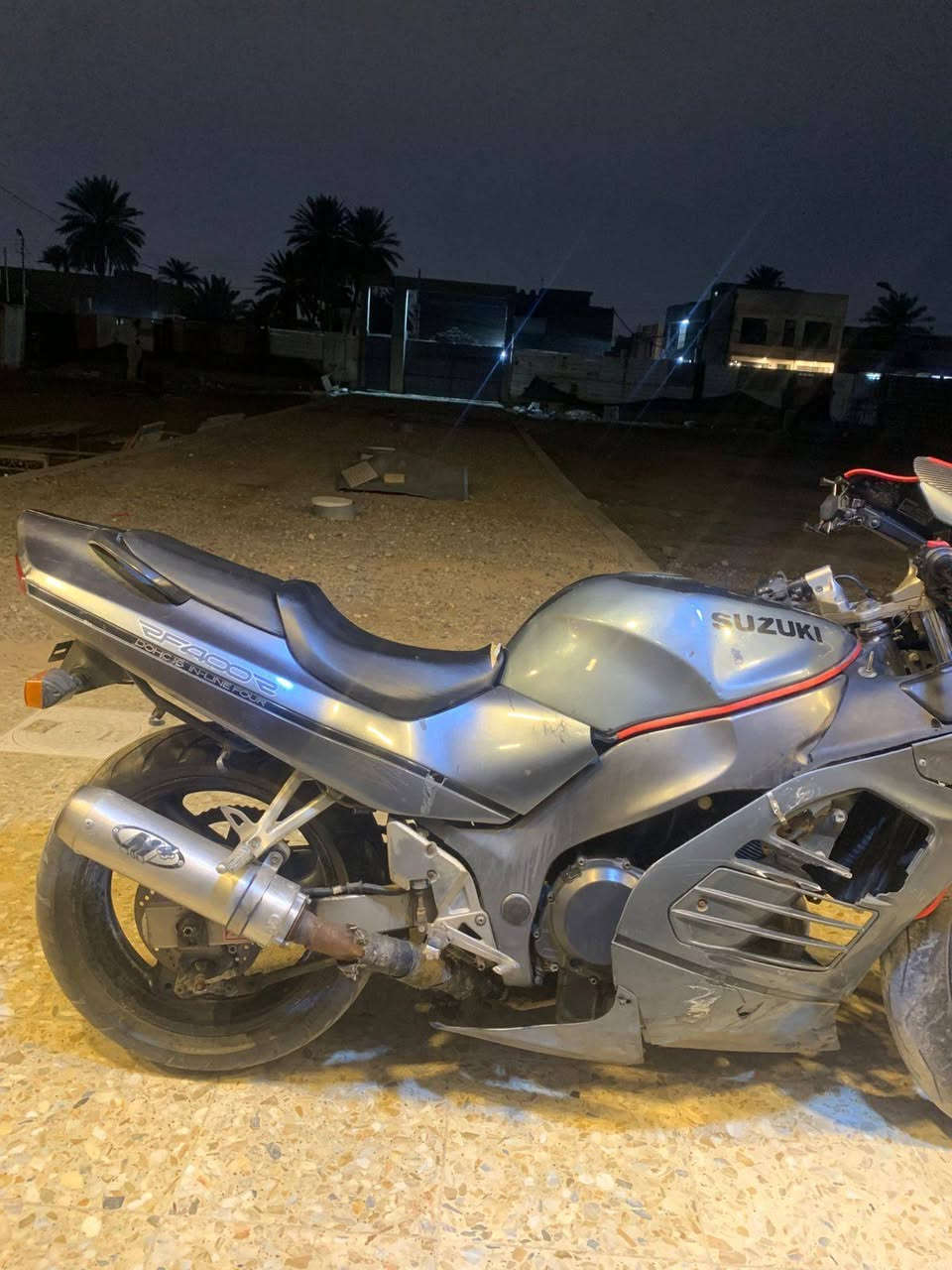 سلام عليكم بطح سزوكي قرش مديل 1996 قبق احمر يعني 16ولف دراجه مميزه الدراجه شغاله من كل النواحي بس الاشاير يرادلهن شد كهربائيات المكان بغداد شهداء البياع للاستفسار اكثر ***********
