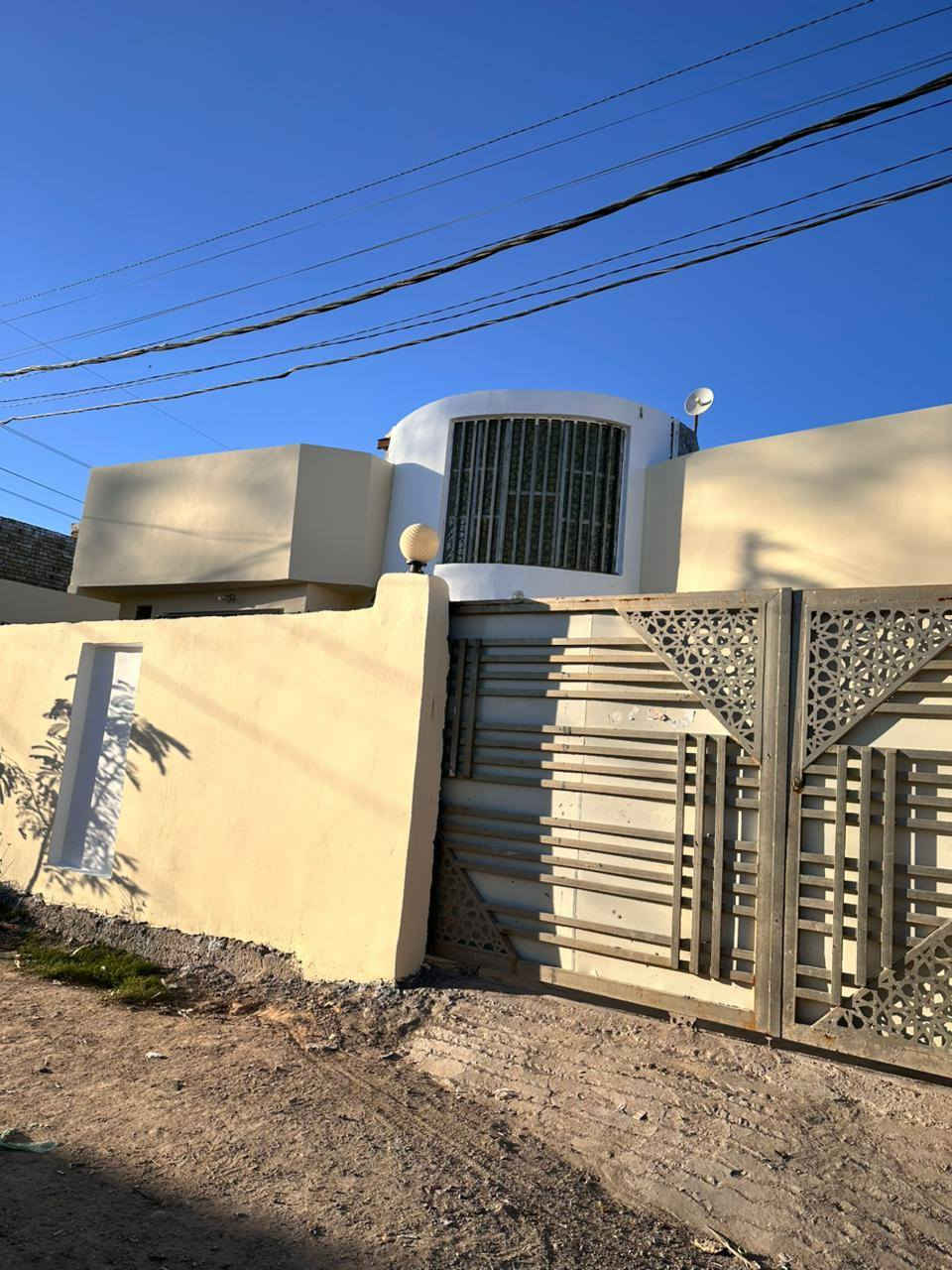 يعلن مكتب الفرات
كراج،سياره بصف بيت مساحه 350متر سعر 75وبي مجال 

بناء ممتاز// اساس وسقف صب 
طابوق 🧱 جمهوري

ملاحضه البيت مشمول بتطويب 

كل الخدمات موجوده 
مدارس 🏫 سوق #

مقابل  قرية الغدير #مكتب_الفرات عامود 301بظبط

*********** عنوان نجف
