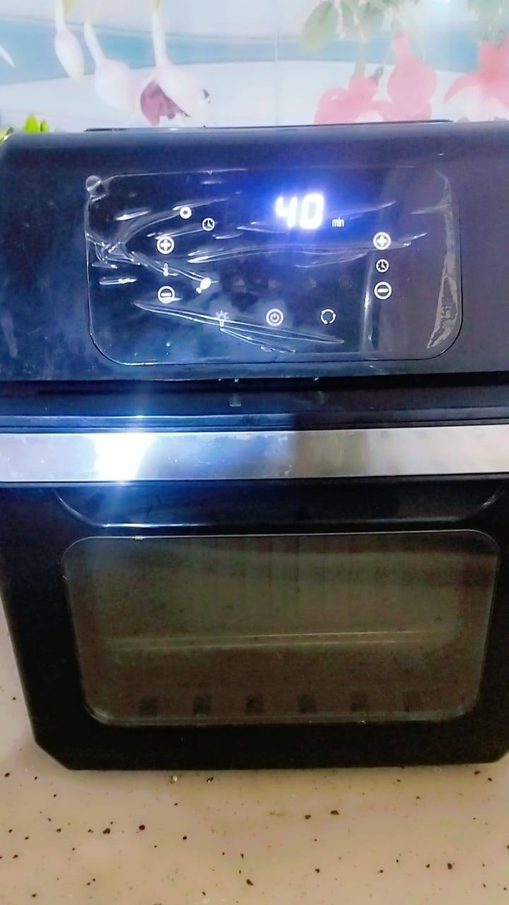 السلام عليكم عندي حوض سمك مع الميز وقلاية هوائية وجلسة كويتية الموجودات كلة جديد 
استفسار أكثر هاذا رقمي ***********
