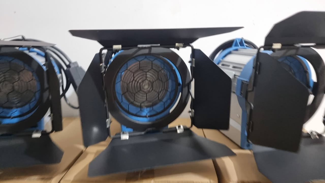 اضاءة مستمرة 650 واط شمسي سينمائي جديد 
متوفر توصيل ***********
