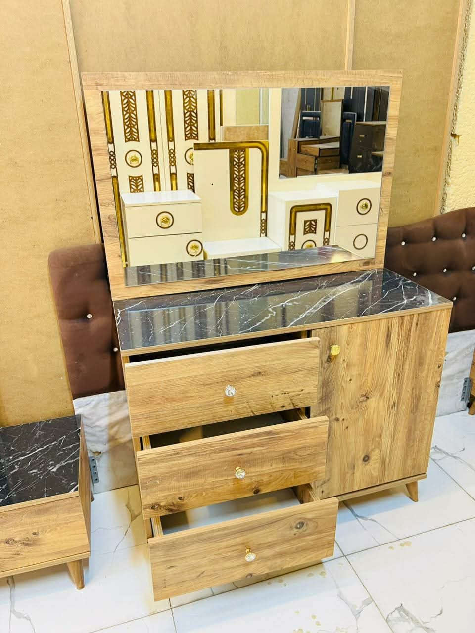 غرفه نوم تركي 🇹🇷 
5 قطع سلايت نضافة 95 💯 
بلون مميز مرمري سعر 450 
مع شد ونقل مجاني 🧑‍🔧🚚


**إذا كنت صاحب هذا الإعلان وتريد حذفه لأي سبب، رجاءا أرسل رسالة إلى الدعم الفني**