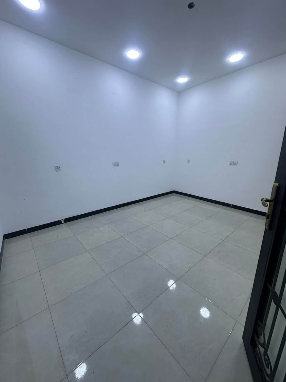 مشتمل طابق 3
———————————————
📍مربع الاقتصاديين 
🔹غرفه نوم 
🔹وصاله 
🔹ومطبخ
🔹وخدمات 
🔹مدخلين 
———————————————
💵 السعر : 750
للاستفسار اكثرر: (***********)
