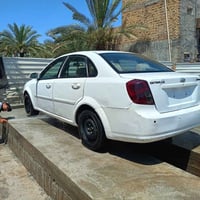 اوبترة مديل 2009 كفاله عامه بيها بس شخط بالباب مال العبري مكينه وكير و...