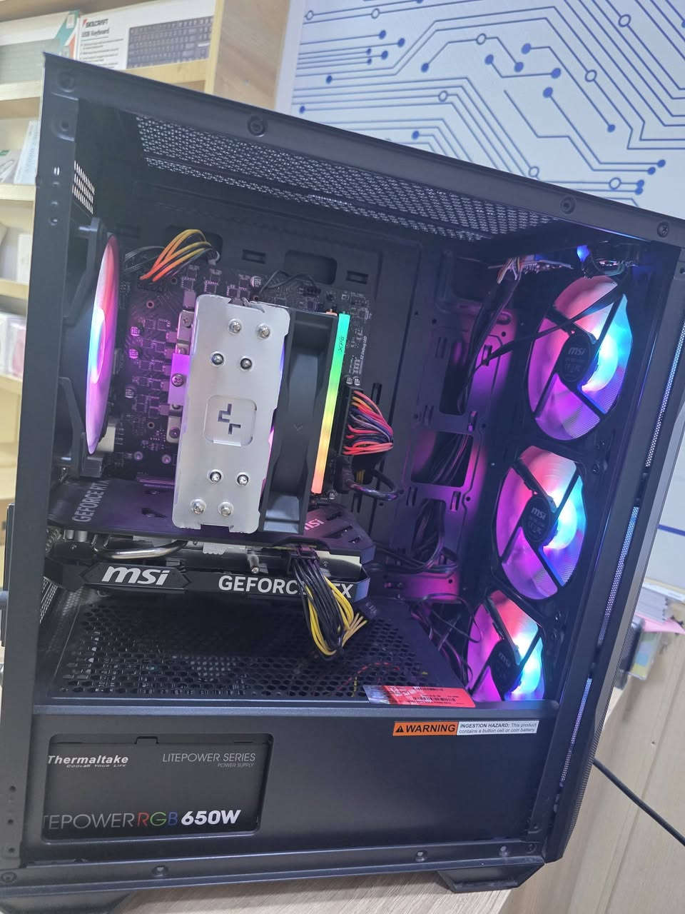 PC Gaming
intel 15 12400
RTX 4060 8GB MSI
XPG 16GB DDR4 3200Htz RGB
PSU 650 watt power supply
1TB HDD 128 GB SSD
motherboard msi pro b760-E

کەیسێکی زۆر بەهێز و خاوێن 
هەموو پارچەکانی مارکە و کوالێتی زۆر باشن 
لە هەولێرم بۆ داواکاری 
***********
