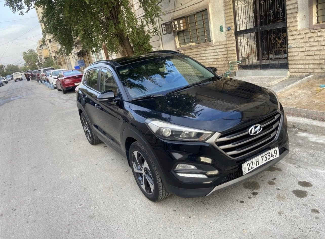 السلام عليكم عندي توسان 2017 خليجي السيارة كفاله من الضربه عدا جاملغ صبغ بدون دواخل سيارة جديده بمعنى الكلمه تحويل وكاله مجاني السيارة فول مواصفات 1/1 
محرك 2400
فور ويل 
بصمة 
بانوراما 
كشنات جلد 
حساسات 
شاشه
كاميرا 
وباقي المواصفات المعروفه للفول 
مكانها بغداد
السسسسعر 157$
للاتصال ***********
