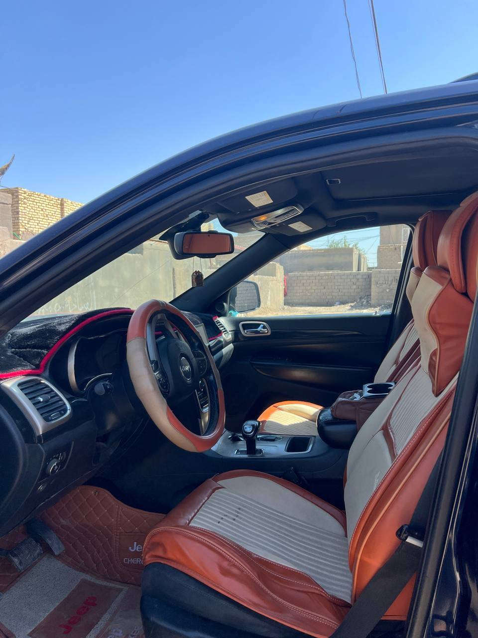 جيب لاريدو للبيع واحد على واحد ستة6سلندر فول موصفات 2014حادثها جاملغ وبنيد سياره جاهزه  ما ناقصها برغي للاستفسار ***********
