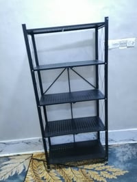 ميز • نظيف • خزانة