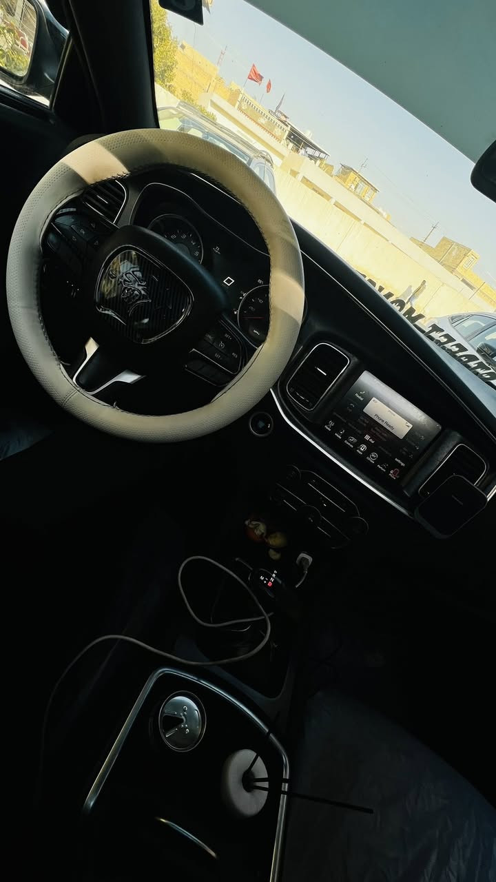 سلام عليكم للبيع او مراوس السعر ١٥٨ قفل
چارجر 2017 فول موصفات /١/ 
الموصفات معروفه🤍
رقم بغداد هزه ورقم جديد بيه السياره 
نصبته احلى ممن الصور 

(سياره تغير لون من رصاصي فضي إلى اسمنتي )مكفوله من الكص 

حادثه جاملغ خلفي 2C3CDXBG3GH173574وهاذ رقم الشاصي ودكه 

وهنا بل عراق بيه طخطخات قليله 

السياره (محرك_كير_لغد_شاصي ) كفاله ذن🤍

ماشيه ٨٩ المحرك بل جيس سياره كلش نضيفه 
مسويله ادامه للمحرك جديده 
تخم تاير نضيف كلش 
ويل جديد بيه اصلي 
*********** مكاني بغداد 
مراوس بجارجر غير لون او غير سياره
