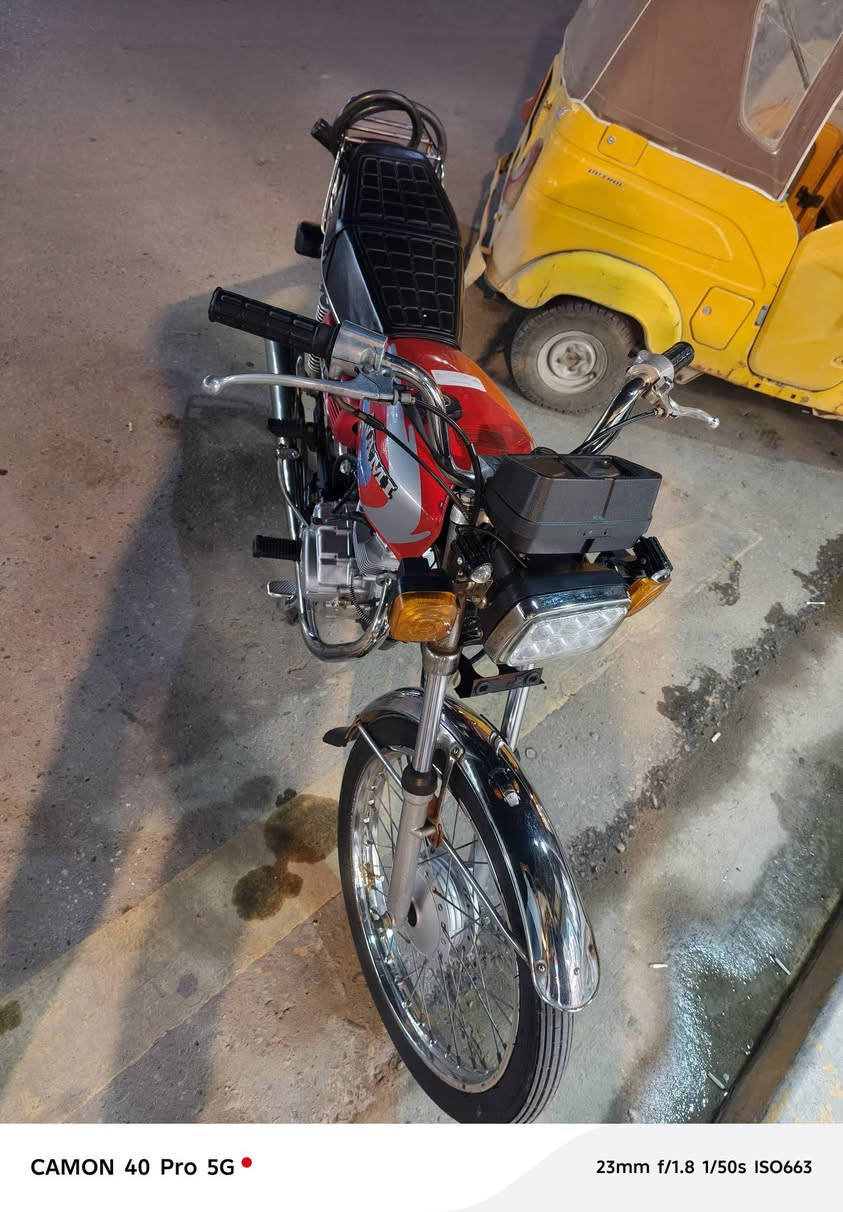 السلام عليكم 
موديل ٢٣ نامه باب أول أوراق ٨  محرك مكفول من كلشي جاهزه سعره مليون وتلثميه وبيه مجال خاص مفتوح أو اتصال ***********
