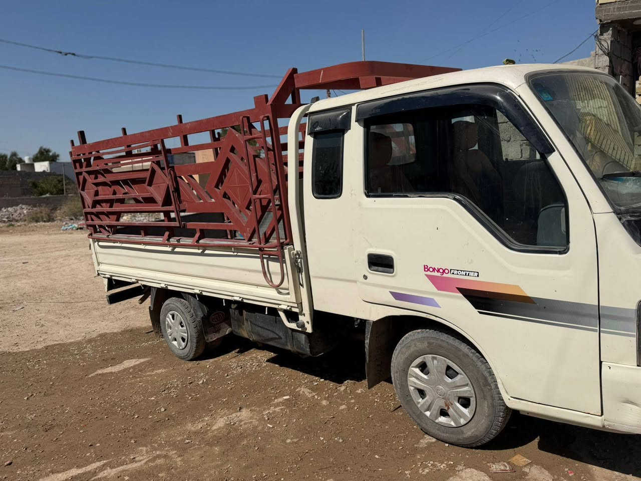 السلام عليكم للبيع كيا ام عيون موديل 2001 رقم شاصي بلادي رقم بغداد الدولي تحويل ثاني  كير ومكينه واكسن خير من الله كهربائيات كلها شغاله السعر 78 وبيها مجال استفسار اتصال على الرقم ***********
