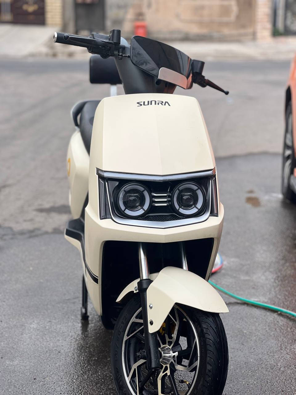 السلام عليكم دراجه شحن للبيع موديل 2026صارلي شهرين من اخذتهة نوعهاSUnRA ماشيه 20الف 
دراجه جديده السعر 850وبيها مجال مكاني بغداد حي العامل  رقم التلفون ***********
