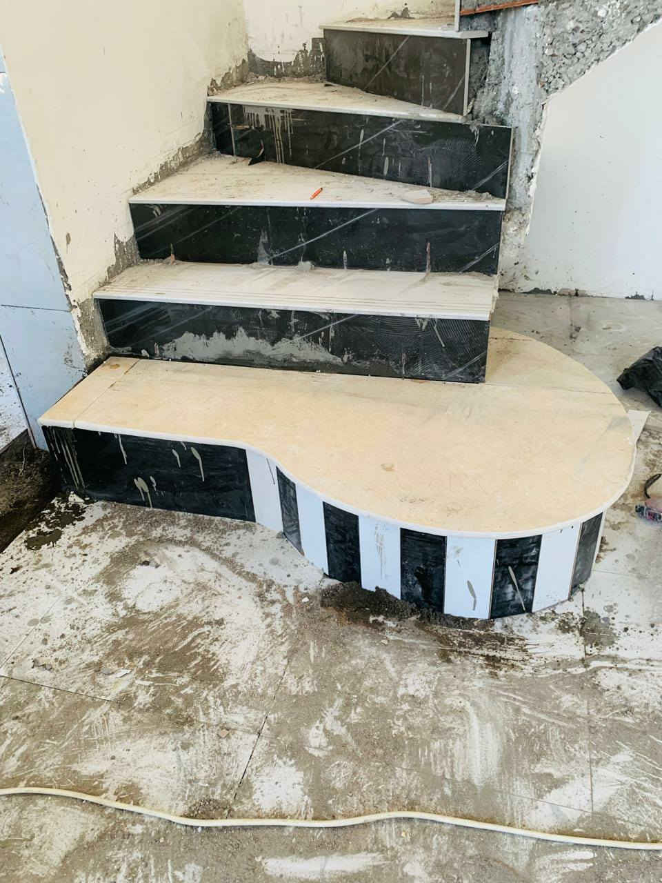 سلام عليكم خلفه سراميك متفرق حالين شغل درجه مكان عمال بصره رقم موبايل ***********
