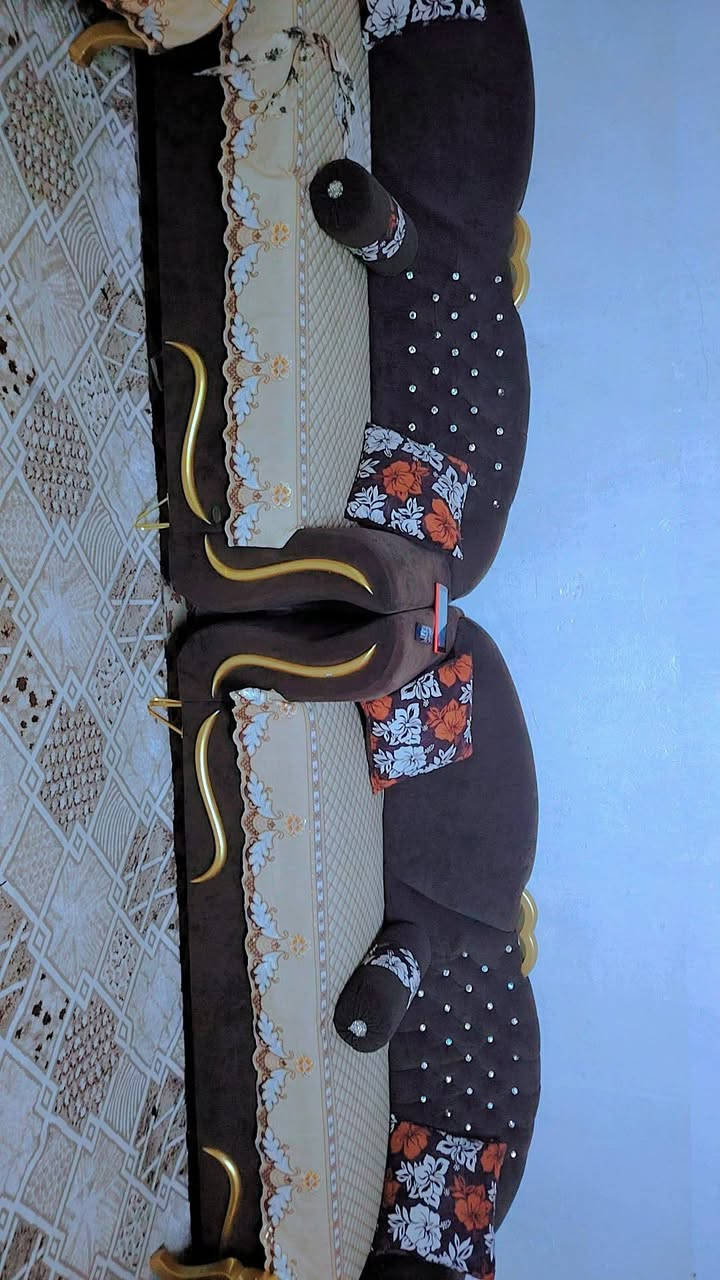 الديوان الملكي خشب عراقي فصال تركي تسع امتار مع اربع طبلات نظافه درجه اولى سعره 500 وبه مجال والغرفه 450 وبها مجال العنوان موصل حي صدام


**إذا كنت صاحب هذا الإعلان وتريد حذفه لأي سبب، رجاءا أرسل رسالة إلى الدعم الفني**