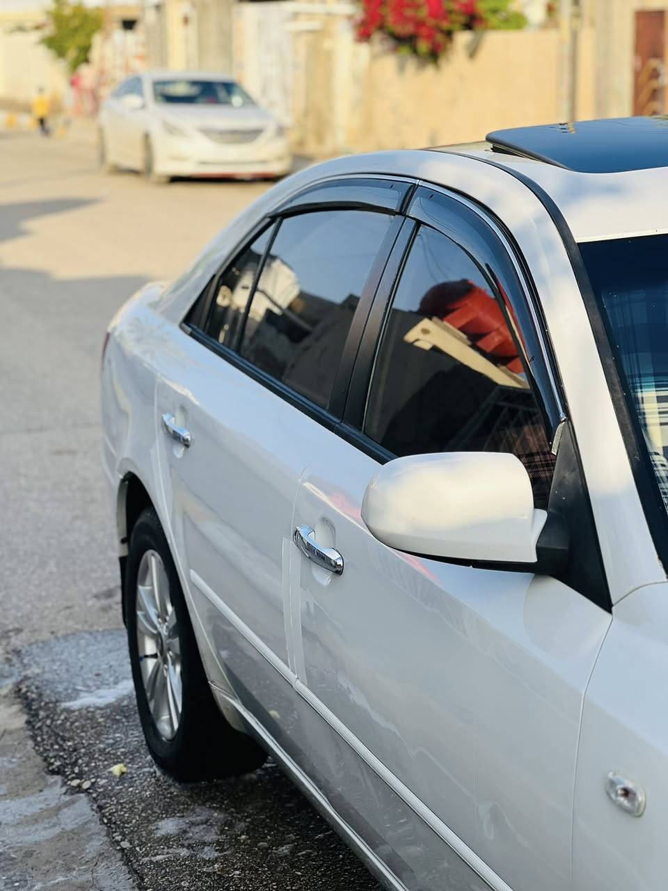 سلام عليكم سوناتا خليجي للبيع موديل (2010) فول مواصفات فتحت سقف تحكم ستيرن جهتين رقم جديد سنويه جديده رقم اربيل تحويل محرك جديد على وضع الشركه السياره كفاله عامه بيها فقط تكحيل وبارد قليل موضح بصور المحرك (2000) السعر (132) وبيها مجال رقم الهاتف (***********)
