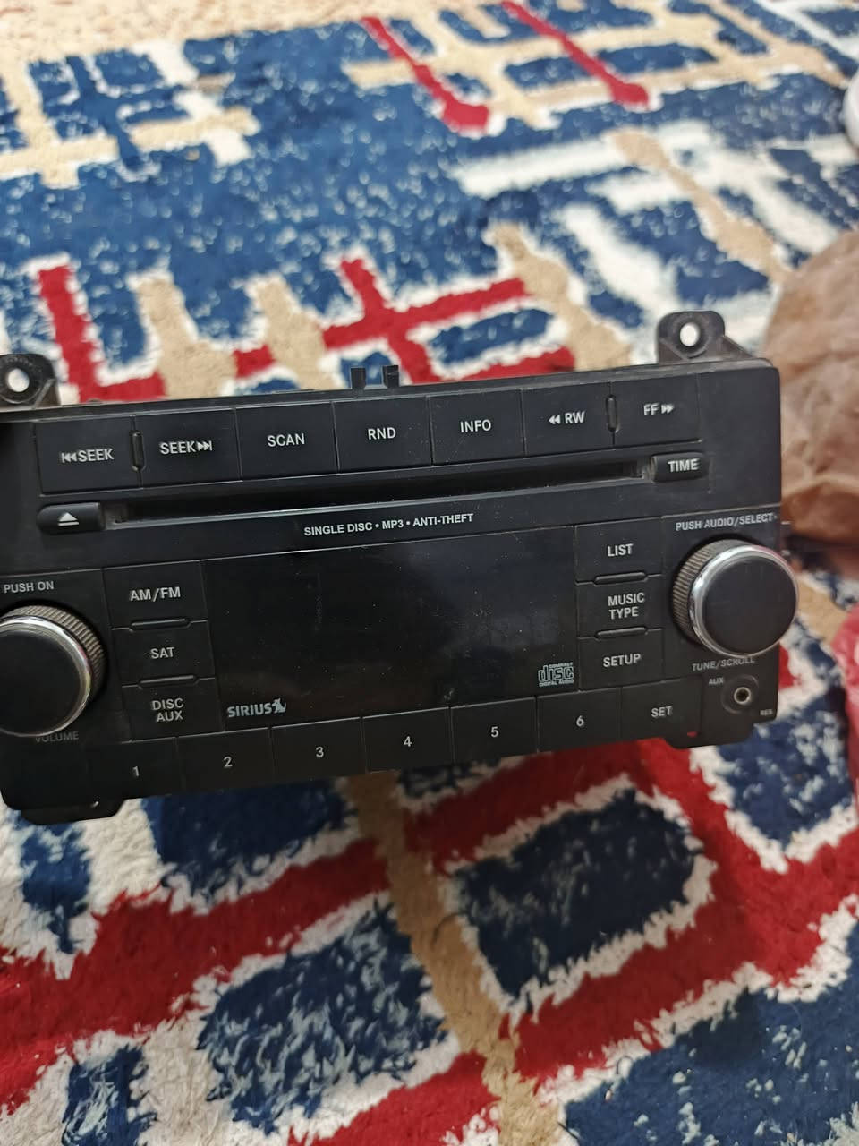 السلام عليكم بعد اذن المسؤول 
مجل سيدي جيب شغال مالت تفصيخ
قيم بالي يرضي الله 
وتساب ***********
