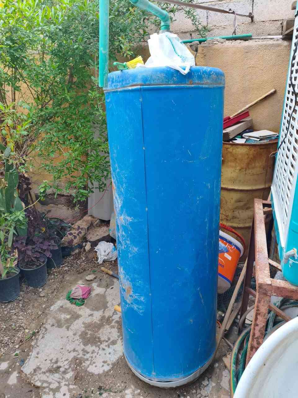 سخان حجم كبير شغال مابيه هيتر. ٣٠ سعره. والسنك ٢٠ قفله. حله شارع ٨٠ الرقم *********** بيه واتساب واستفسر
