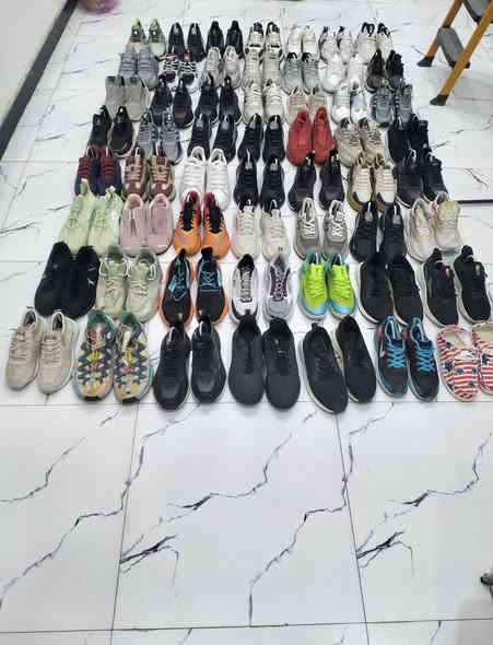 سلام عليكم احذيه باله 54 قطعه القياسات من 40 لحد 42 بيهن جم قطعه 43 ابيعهن شلعه كلهن سعر خاص مكاني ناصريه حي اريدو شارع مستشفى القلب الاتصال عله رقم ***********
