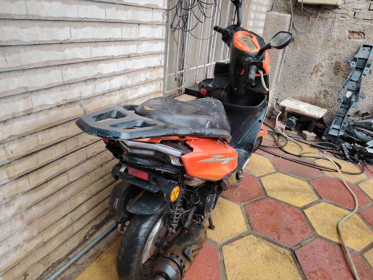 سكنس صيني شلعتهة حلوة كلشي شغال بيها السعر 250 وبيها مجال للاستفسار *********** بغداد الجديدة
