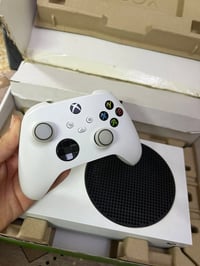 اكس بوكس سيريس اس • ٥١٢ جيجا • ملحقات أصلية