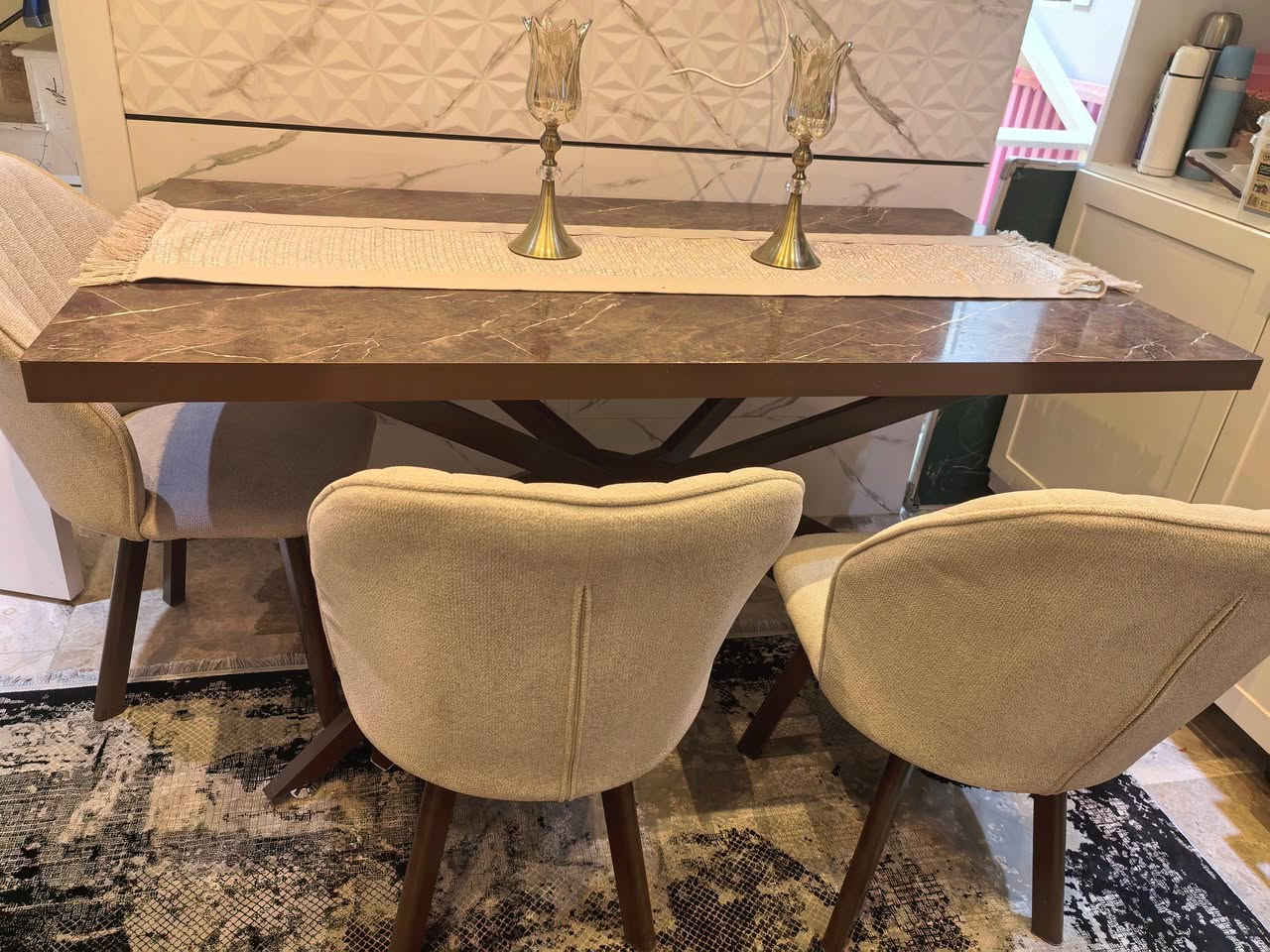 حي الجهاد
***********
٤ كراسي
قياس ميز
١٦٠في ٩٠
سعر ٤٥٠الف
