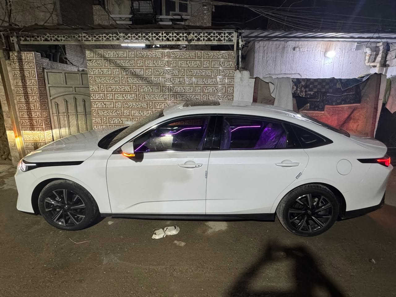 السلام عليكم سياره شانجان ٢٠٢٥ ايدو بلاس
محرك 1500 تيربو 
حساسات
فتحه قماره
مثبت سرعه
تحديد مساره
تشغيل عن بعد بعد بيه هواي مواصفات 
ماشيه ٥٠٠٠ بعده جديده جدا
السياره إني مرتبه وصارف عليه دوشمه ارضيه أناره محيطيه اصليه
جاهزه السعر 21,500 قفل بسمي رقم أربيل العنوان بغداد الأمين الثانيه ***********
