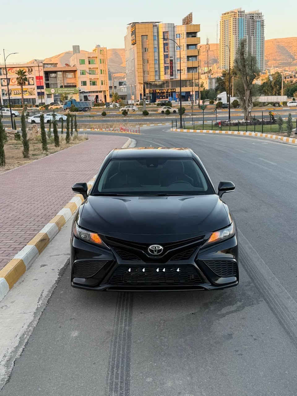 تۆیۆتا کامری 2023 مواسەفات SE X Series 

رادار پێشەوە , رادار دواوه، شاشە گەورە , لايت زينون
 , لايت ليد , ويل كەب , 
كاميرا , , كوشن كارەبايى ,
 سوكان ڤوليوم , ناوو جلد
 , تەنها ٤٣ هەزار مایڵ  ڕۆشتوە
سەیارەکە هەردوو سویچی بیلادی ماوە 
لیدی ناوەوەی بیلادی کاملی بۆ دانراوە 
ویلەکانی بیلادیە لەسەری دەستکاری نەکراوە

سەیارەکە ڕەقەم سلێمانیە ، تەحویل و غەرامە بەشەرت ڕەقەم و سەنەوی تازەیە

سەیارەکە یەک چەمەلەخی پێشەوە بۆیاخە لەگەل پەڵەیەک بۆنیت ،  ، شانسی و بەتانەو بەدەنیش بەشەرت  بێناو تەنانەت تەگەریشی عەزێتی نەبووە 

سەیارەکە ماڵی دۆستە  رادار و بەردی ئەگزۆز و گێر و مەكينه ی  بەشەرت بەرد و رادار بيلادى شەريكه

*********** السليمانية, العراق
