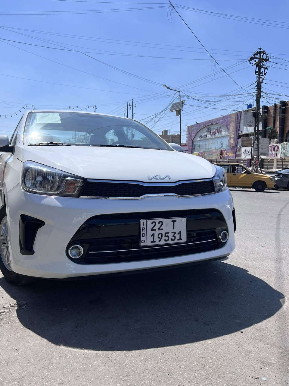 السلام عليكم كيا بيجاس ٢٠٢٥ ام الضمان شركة ٥ سنوات باسمي السيارة ٥ ويلكب 
كشافات لد اشاير بل مري فتحة سقف شاشة اصلية كامرة اصلية تحكمات جهتين كشنات جلد لونين السيارة نضيفة جديده لوك ماشيه فقط 1400 زيرو السيارة سعرها ١٢٦ وبيها مجال *********** مكانها بغداد
