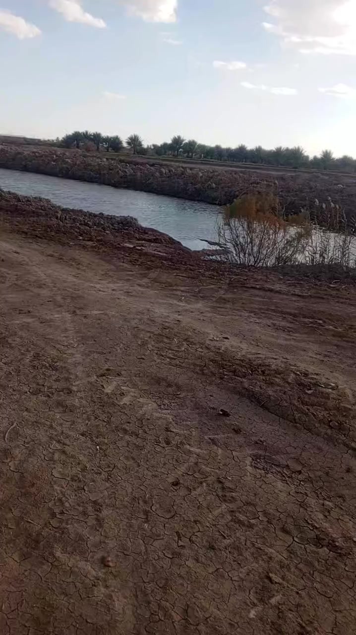 أرض زراعيه  قريبه على جامعه قرطبه 
على الحفار 
السياحي 
قريبه جدا على الشارع 
7دونم 
طابو 25 مداور 
كافه الخدمات ماء كهرباء 
للاستفسار الاتصال على الارقام التالية 
***********
***********
