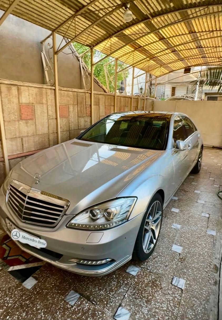 سلام عليكم 
مارسدس S350 
2011 
لارج
السياره فول للاخير بانوراما 
ناضور + رادار 
داخل اسود نضيف مابي زلغ
السياره ٣ قطع كلير فقط بدون قطره معجون 
السياره جاهزه للاخير بدون اي نقص 
سعرها 209 وبيها مجال 
تسوه اكثر وبالخير على الي ياخذها 
مكانها بغداد
***********
