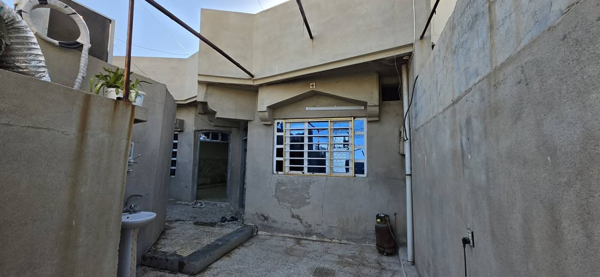 السلام عليكم بيت للبيع قطاع الخامس قبل جامع الرحمة 200 متر وبيه محلات اثنين لتفاصيل اكثر مراسلة الصفحة او الاتصال ***********
***********
