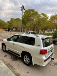 لاندكروزر GXR • ٢٠١١ • فول مواصفات جلد