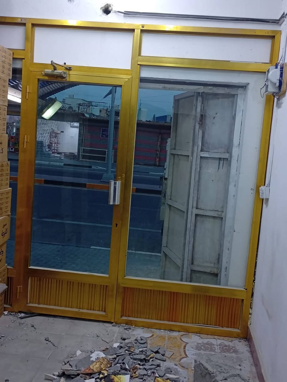 جام خانه للبيع جديده عرض3 متر رتفاع 2ونص مكان بصره اول لاين***********￼
