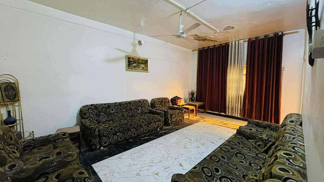 بيت للبيع المساحه ١٥٠ طابق واحد بابل الحله شارع ٨٠ حي القضاه شارع سكله العلم
الرقم***********
