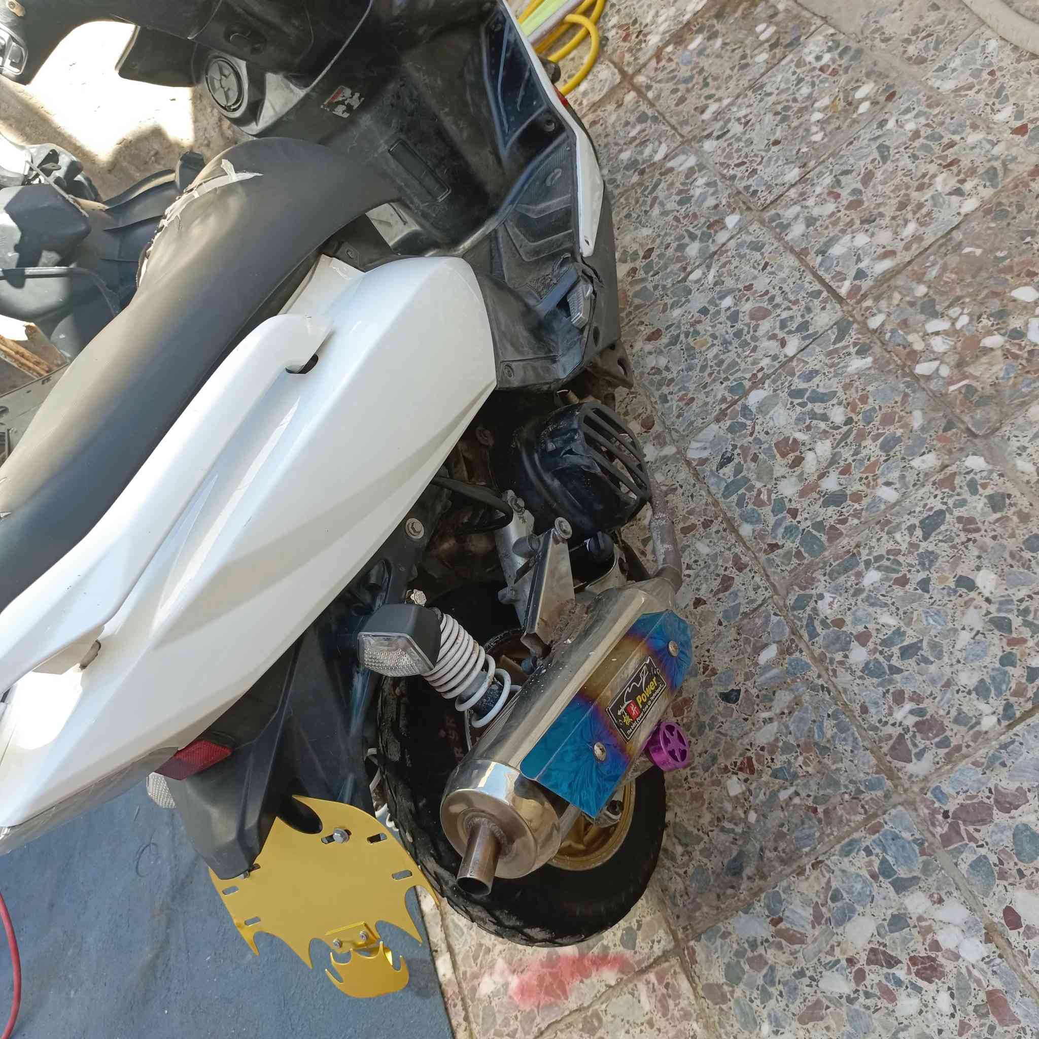 اسلام عليكم دراجه جي تي ار مفتوحه المكينه جانت مزوده رجعاهه بلادي للبيع سعر450وبيهه مجال مكاني نجف حي الميلاد شراي اتصل ***********
